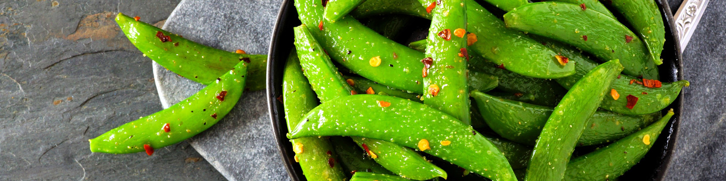 sugar snap peas with chilli flakes